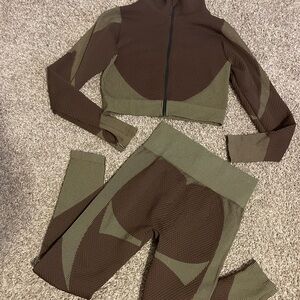 Stylish Activewear Two Piece Fitness Gym Outerwear Cute Brown and Green Set